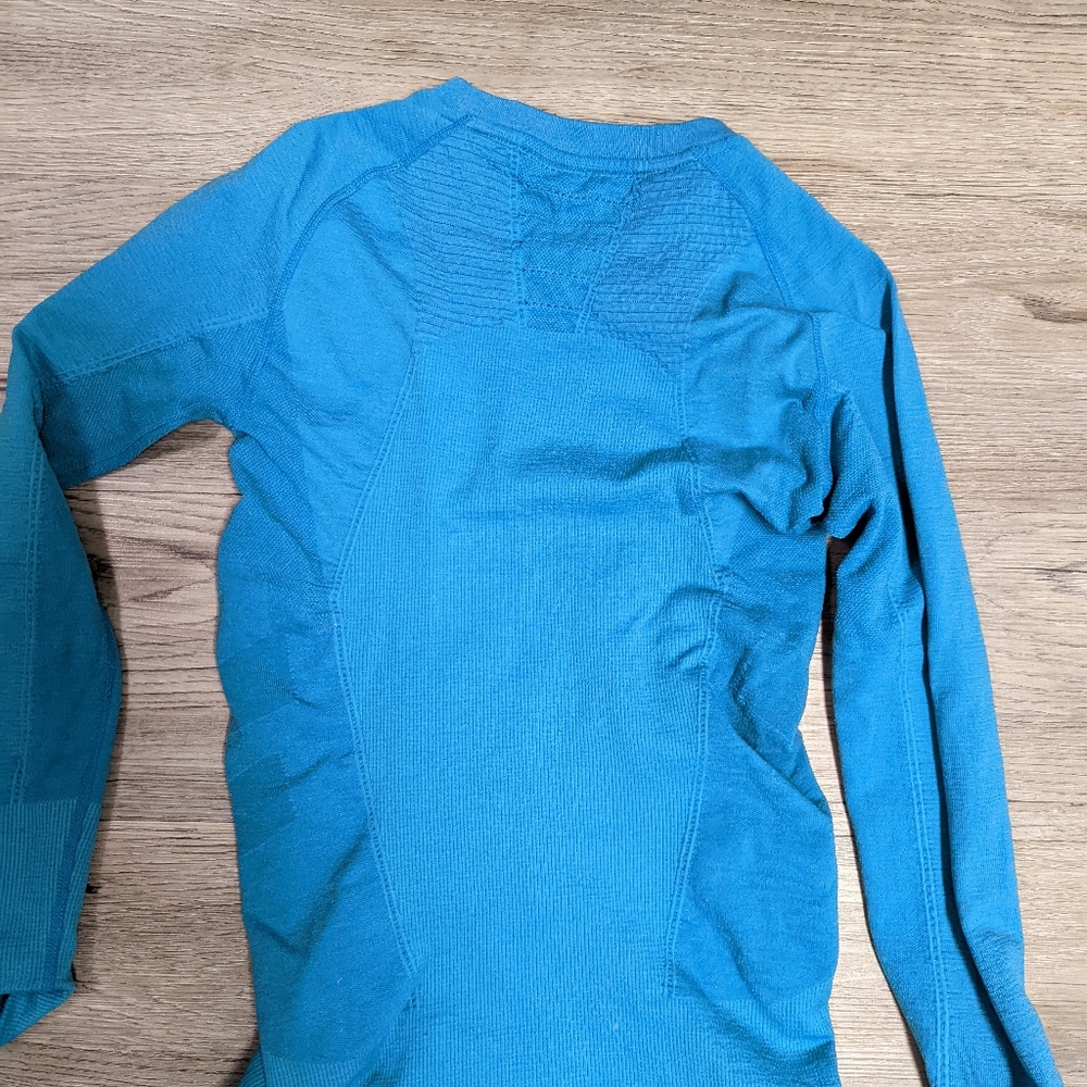 As new, Mizuno seamless thermal fit running layer